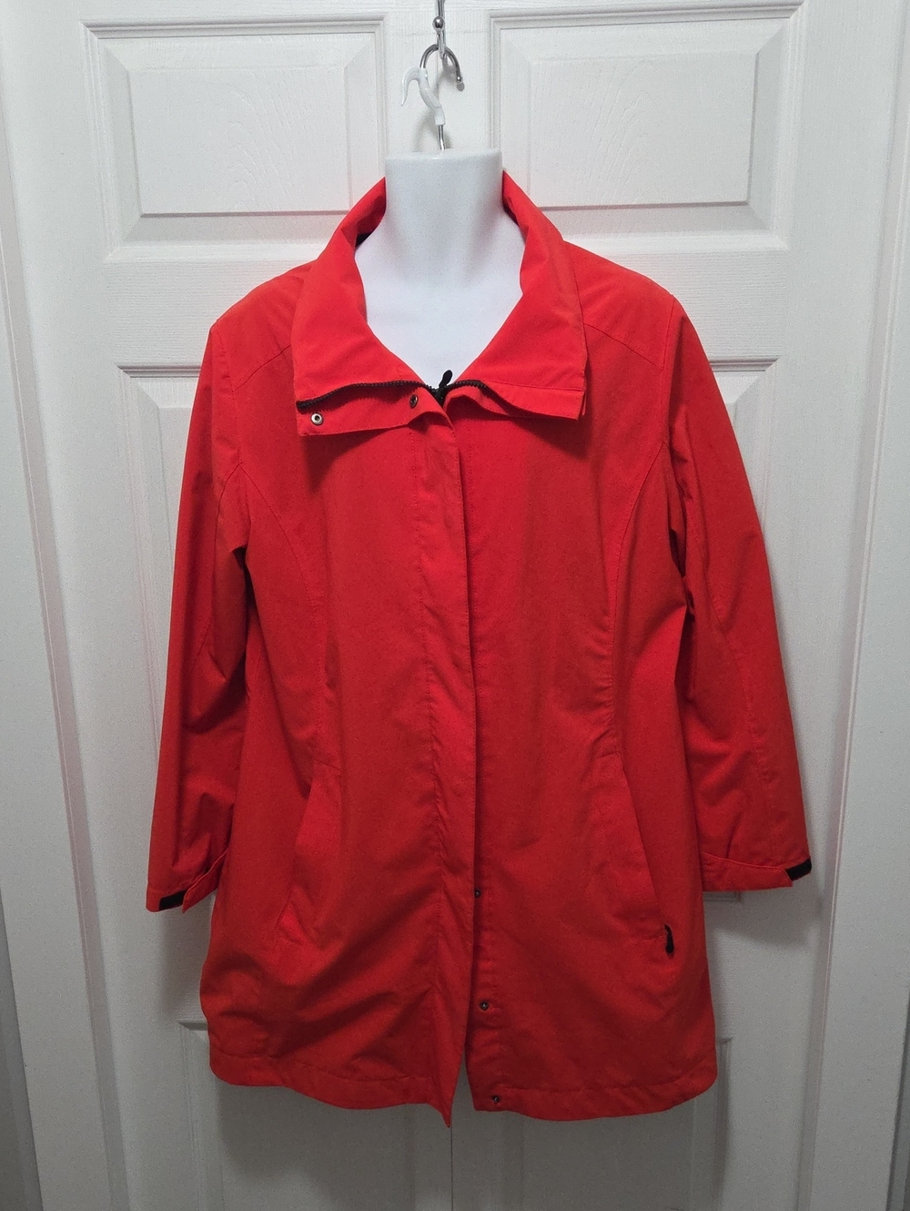 Nuage XL Classic Women's Red Trench Coat with Snap Collar